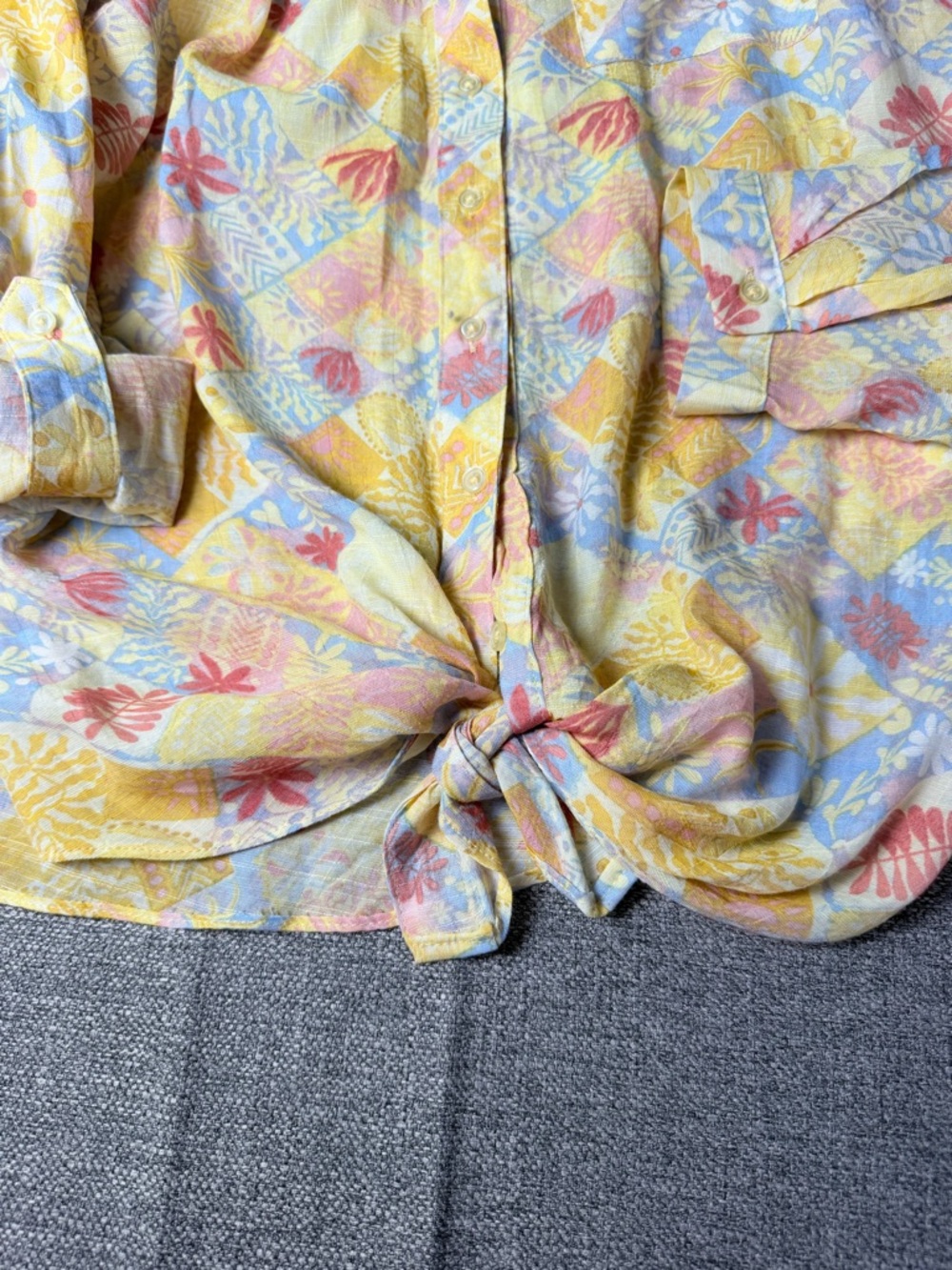 Womens Yellow Floral Button-Front Blouse - Picture 6 of 9